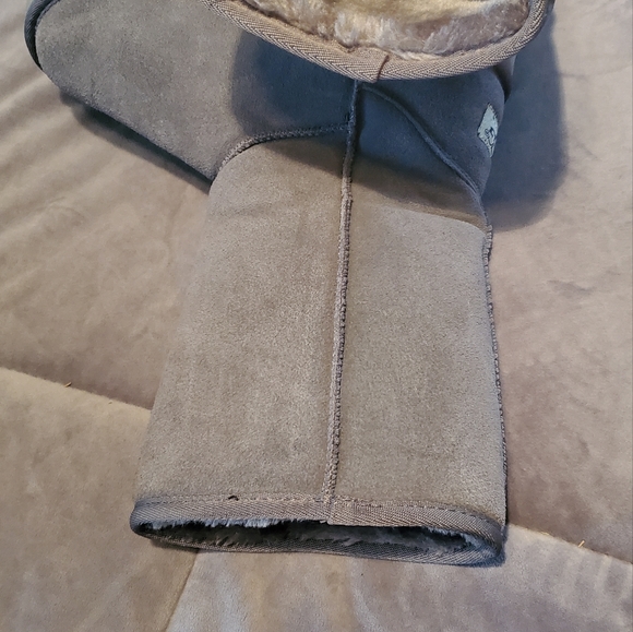 Ugg - Picture 6 of 6